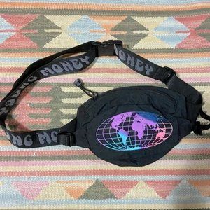 AE X YOUNG MONEY SLING BAG